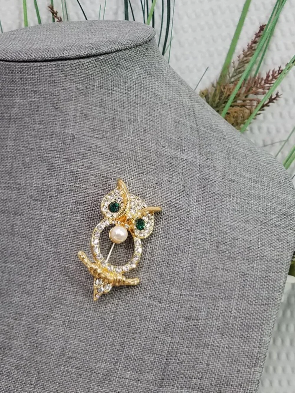 New!  Green & White Crystal Faux Pearl Gold Tone Openwork Figural Owl Brooch